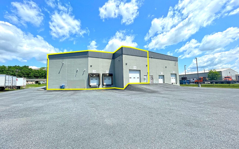 7701 Derry St, Harrisburg, PA à vendre - Photo du bâtiment - Image 3 de 11