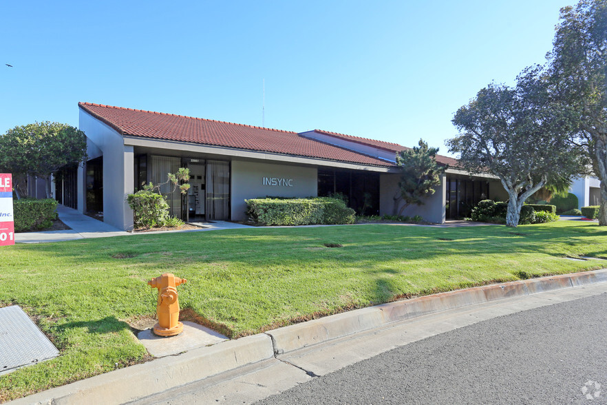 22951-22969 La Cadena Dr, Laguna Hills, CA à louer - Photo du bâtiment - Image 1 de 5