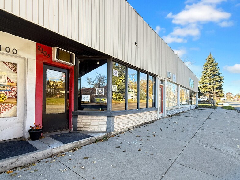 2102 E 14th St, Des Moines, IA à louer - Photo du bâtiment - Image 1 de 16