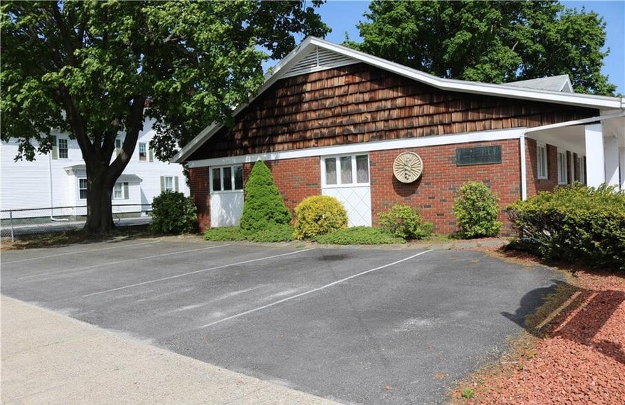 57 Lafayette St, Norwich, CT à vendre - Photo du bâtiment - Image 2 de 13