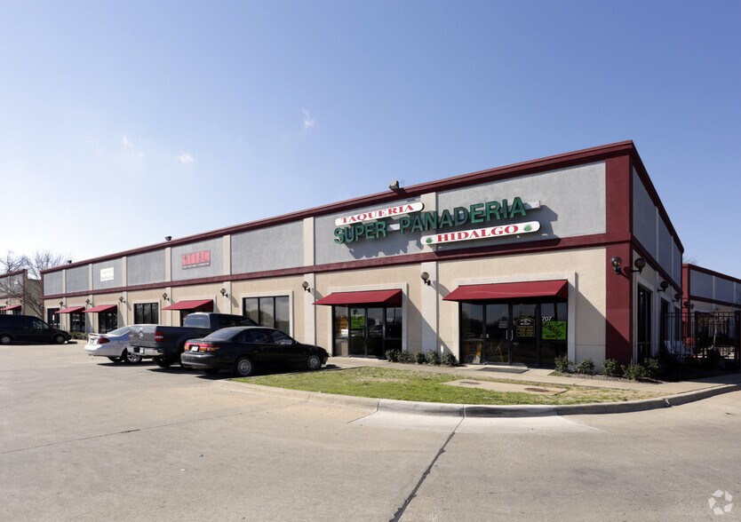 901 N McDonald St, McKinney, TX à louer - Photo du bâtiment - Image 2 de 7