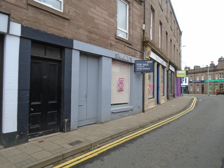 82 Castle St, Forfar for sale - Primary Photo - Image 1 of 3