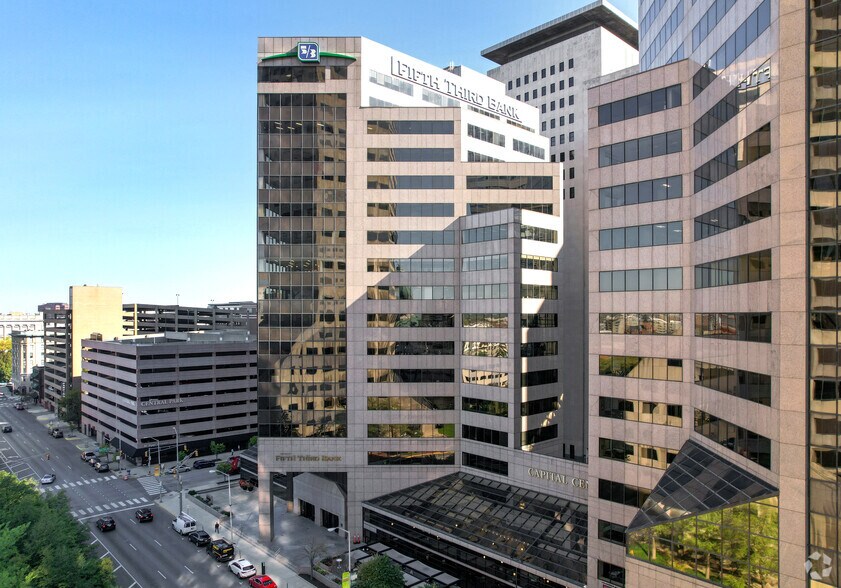 251 N Illinois St, Indianapolis, IN à louer - Photo principale - Image 1 de 12