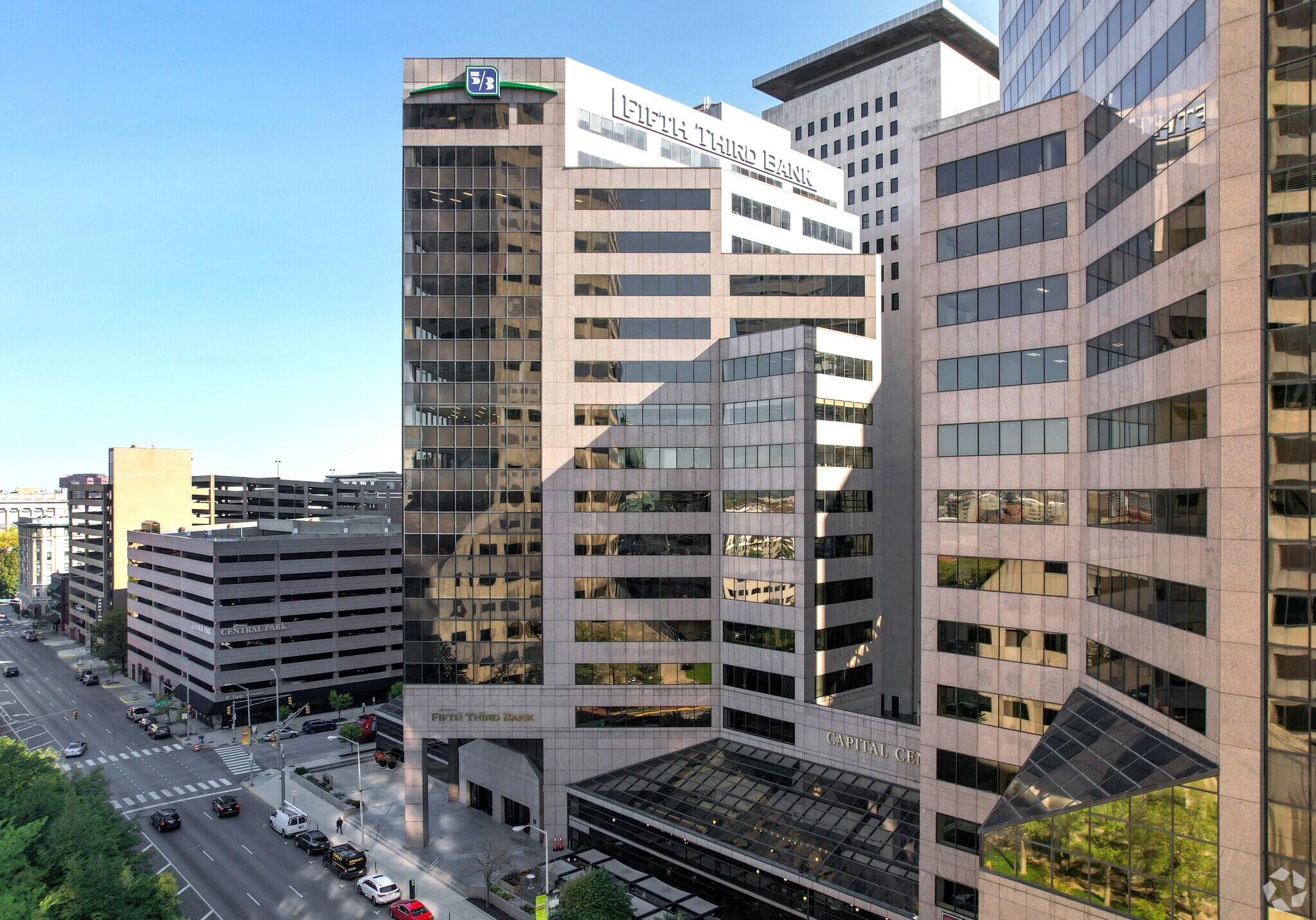 251 N Illinois St, Indianapolis, IN à louer Photo principale- Image 1 de 13