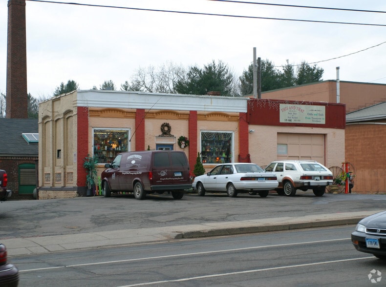 1049 New Britain Ave, West Hartford, CT for lease - Building Photo - Image 2 of 4