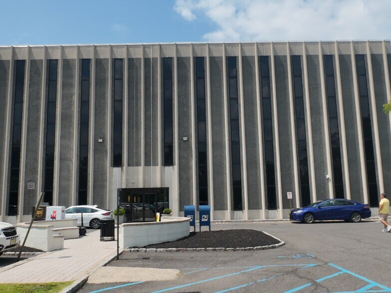 67 Walnut Ave, Clark, NJ à louer - Photo du bâtiment - Image 3 de 19