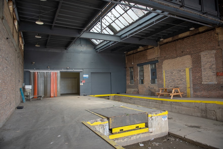 2415 W 19th St, Chicago, IL for lease - Building Photo - Image 3 of 21