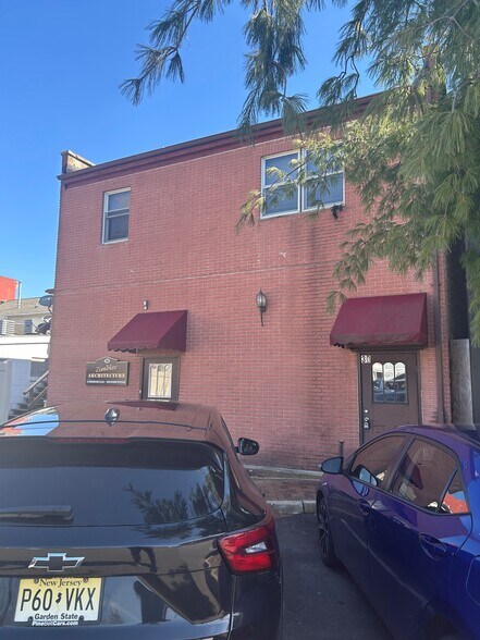 30 South St, Freehold, NJ à vendre - Photo du bâtiment - Image 2 de 35