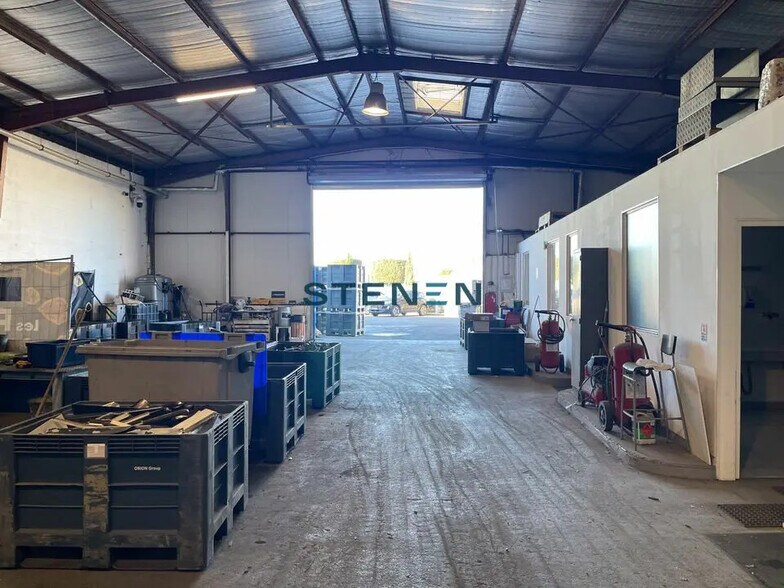 Flex in Vitrolles for lease - Interior Photo - Image 2 of 7