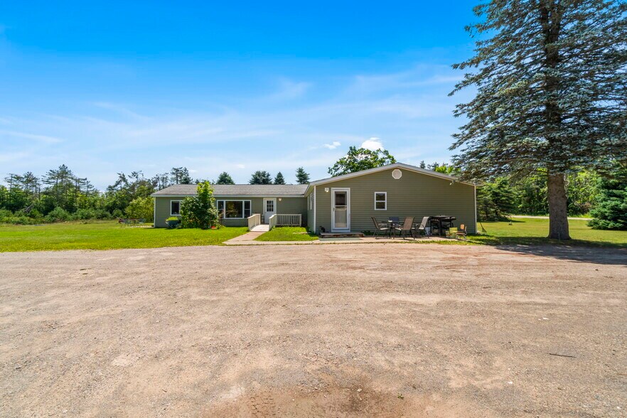 3965 Newt Dr, Gaylord, MI à vendre - Photo du bâtiment - Image 3 de 24