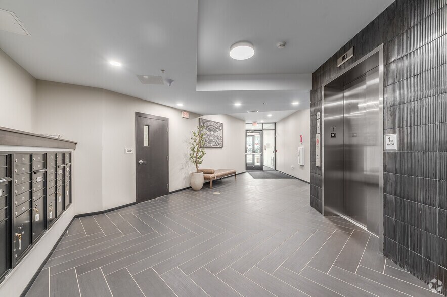 2223 Lee Rd, Cleveland, OH à louer - Photo intérieure - Image 3 de 31