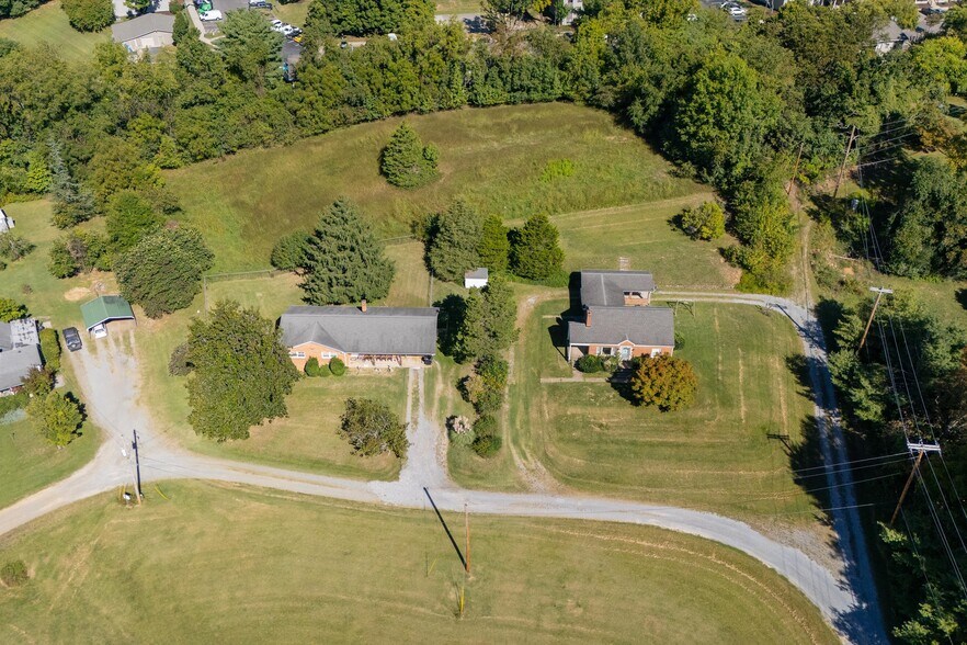 2925-2941 Leslie Ln, Roanoke, VA à vendre - Photo du bâtiment - Image 2 de 4