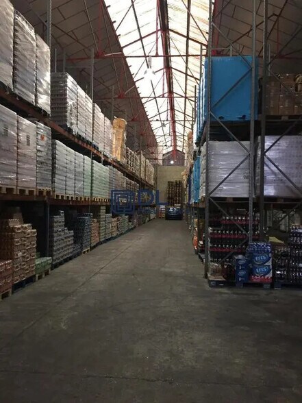 Industrial in Montreuil for lease - Interior Photo - Image 3 of 3