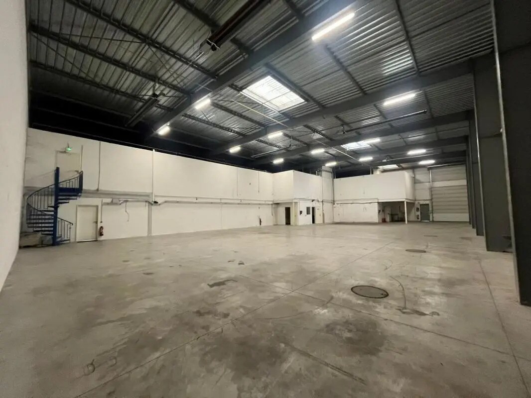 Industrial in MASSY for lease Interior Photo- Image 1 of 7