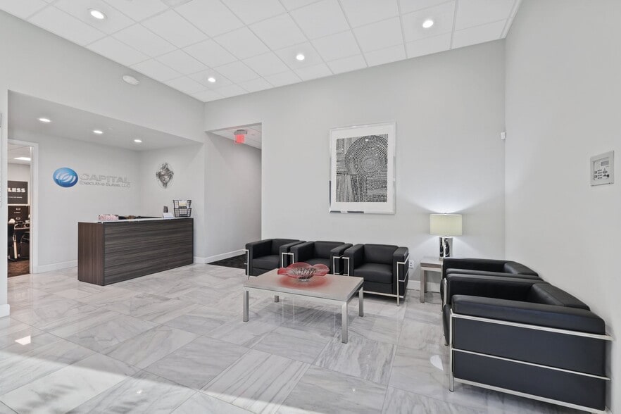 10055 Yamato Rd, Boca Raton, FL for lease - Interior Photo - Image 3 of 52