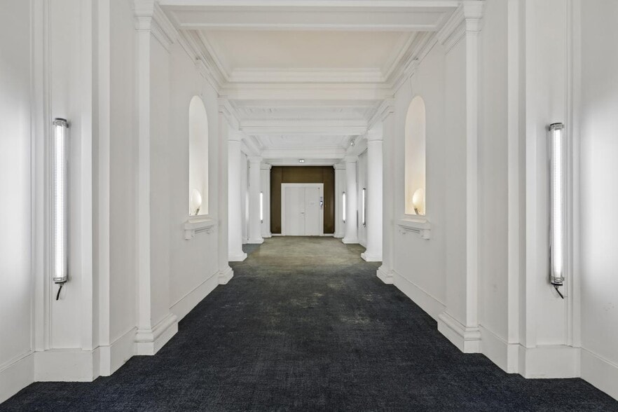 51 Rue Saint-Georges, Paris for lease - Building Photo - Image 2 of 17