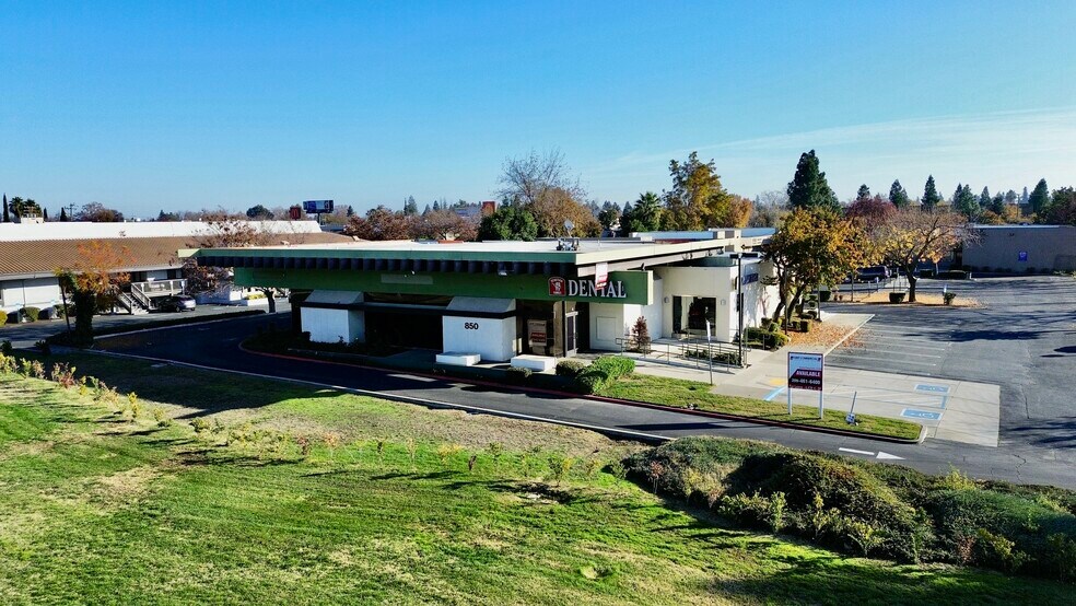 850 W March Ln, Stockton, CA à louer - Photo du bâtiment - Image 1 de 9