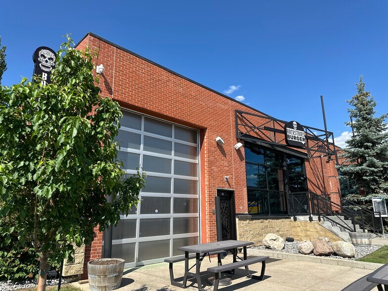 10930 119 St NW, Edmonton, AB à louer - Photo du bâtiment - Image 3 de 14