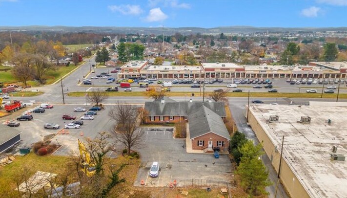 925 N East St, Frederick, MD à louer - Photo du bâtiment - Image 3 de 40