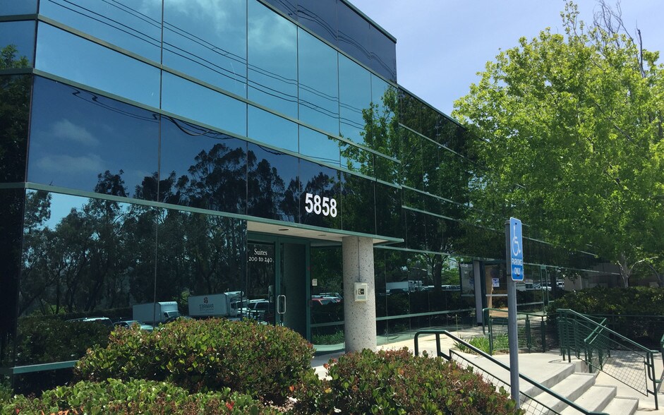 5858 Dryden Pl, Carlsbad, CA à louer - Photo du bâtiment - Image 1 de 13