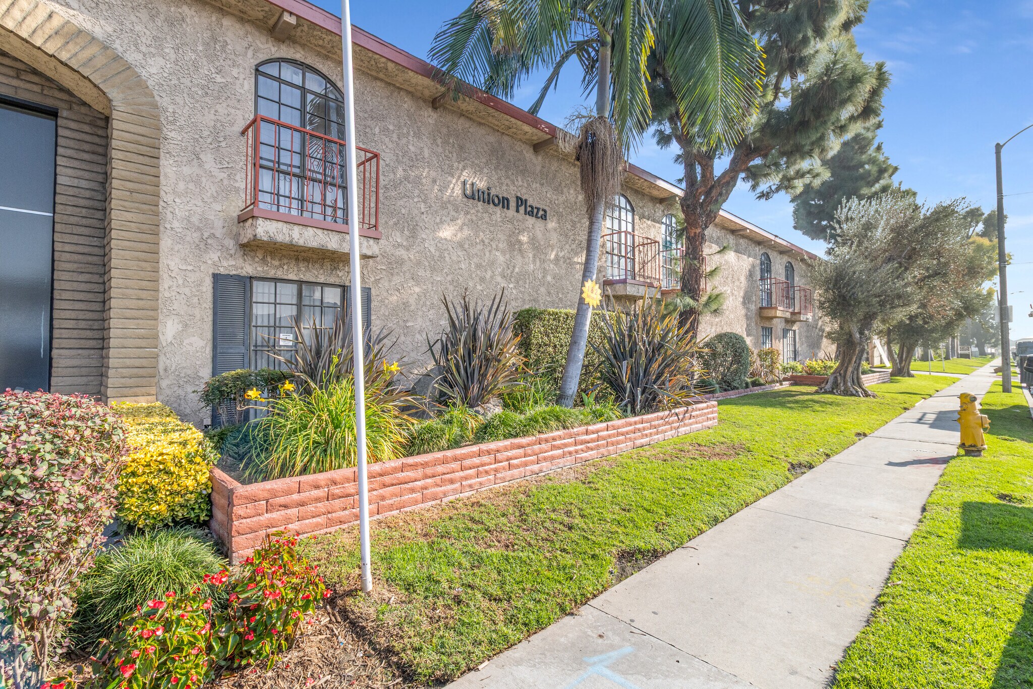 16818 Downey Ave, Paramount, CA à vendre Photo du bâtiment- Image 1 de 11