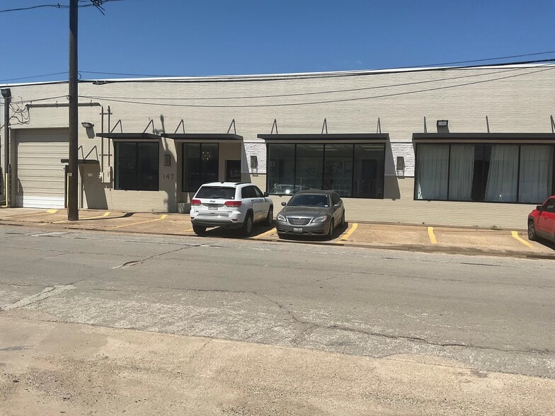 147 Pittsburg St, Dallas, TX for lease - Primary Photo - Image 1 of 18