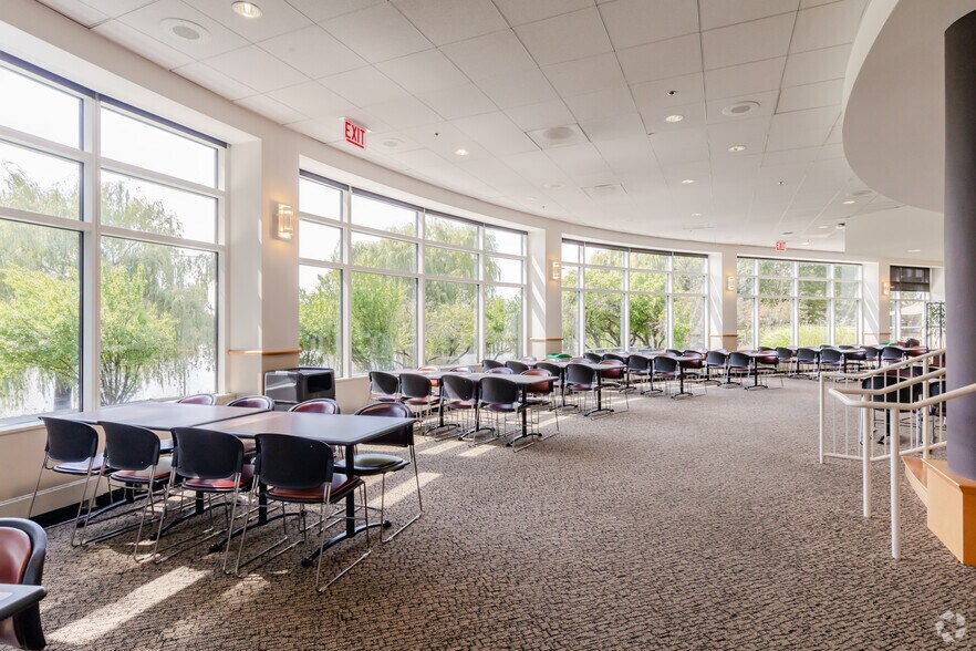 953 American Ln, Schaumburg, IL à louer - Photo intérieure - Image 3 de 26