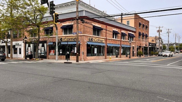 4 Building's & 3 Restaurants Available portefeuille de 4 propriétés à vendre sur LoopNet.ca - Photo du bâtiment - Image 2 de 23