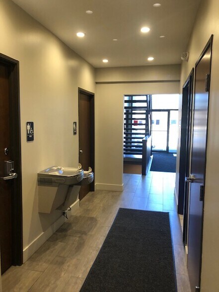 26657 Woodward Ave, Huntington Woods, MI à louer - Photo du bâtiment - Image 2 de 3