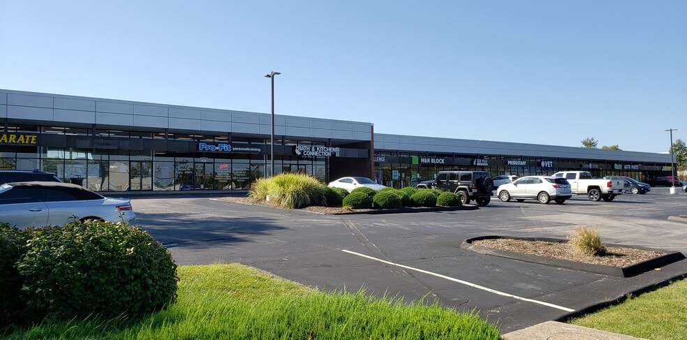 11970-11994 Dorsett Rd, Maryland Heights, MO for lease - Building Photo - Image 1 of 8