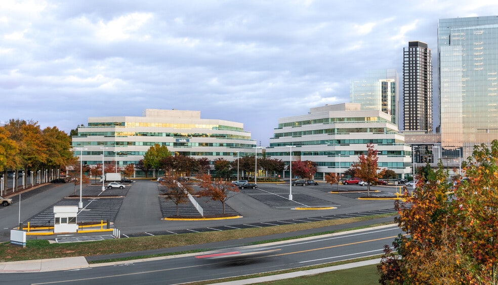 2002 Edmund Halley Dr, Reston, VA for lease - Building Photo - Image 2 of 6