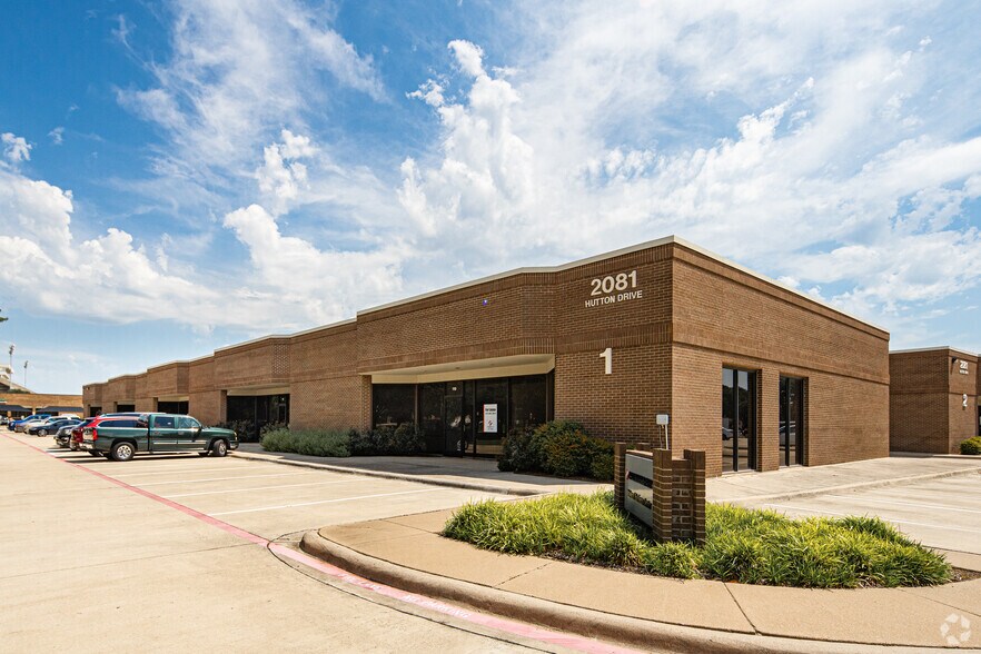 1313 Valwood Pky, Carrollton, TX à louer - Photo du bâtiment - Image 2 de 22