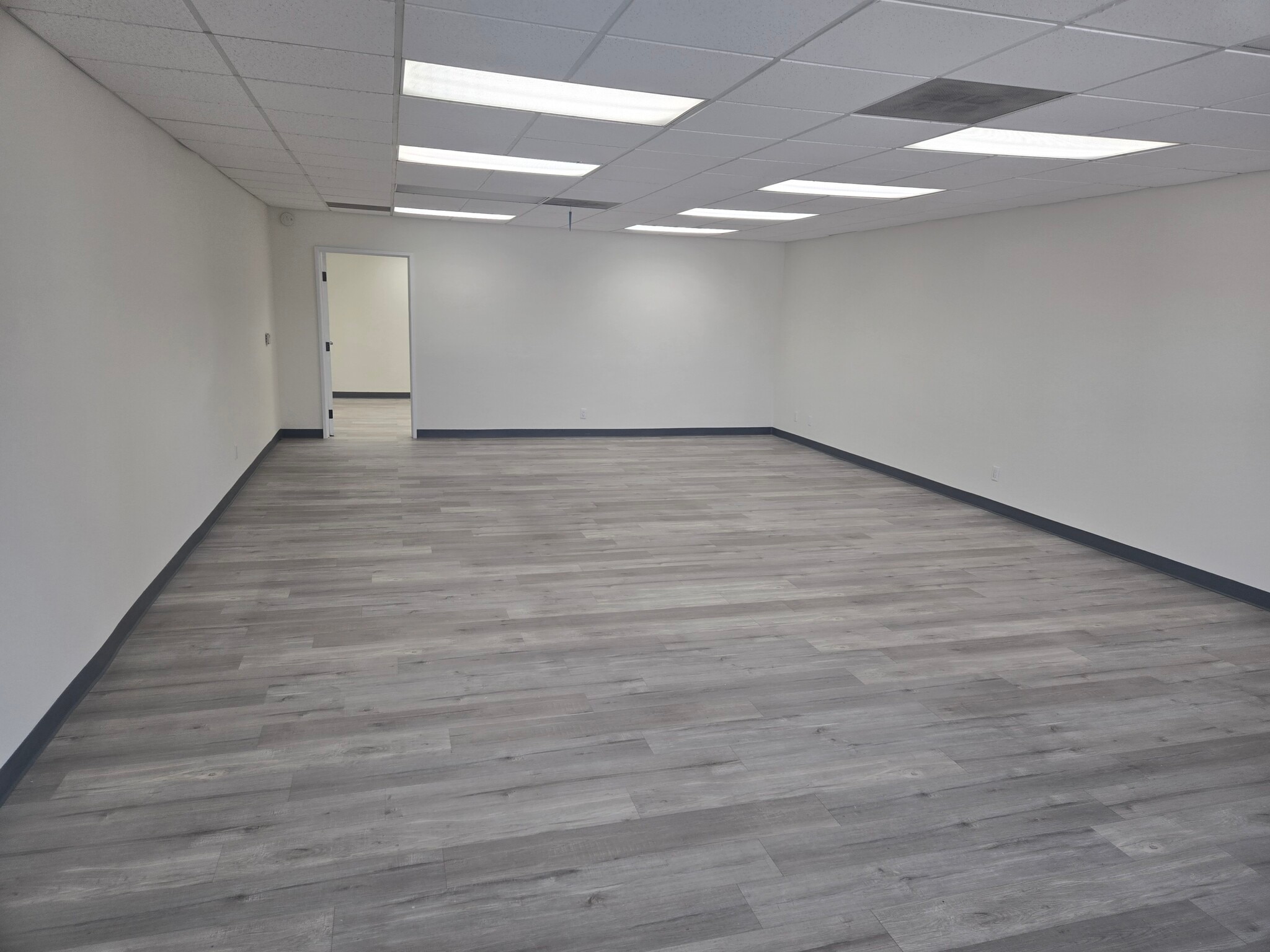 721 W Whittier Blvd, La Habra, CA for lease Interior Photo- Image 1 of 7