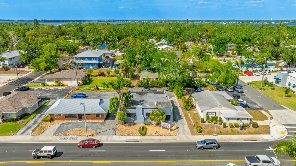 Manatee Ave Properties 1 portefeuille de 2 propriétés à vendre sur LoopNet.ca - Photo du bâtiment - Image 3 de 44