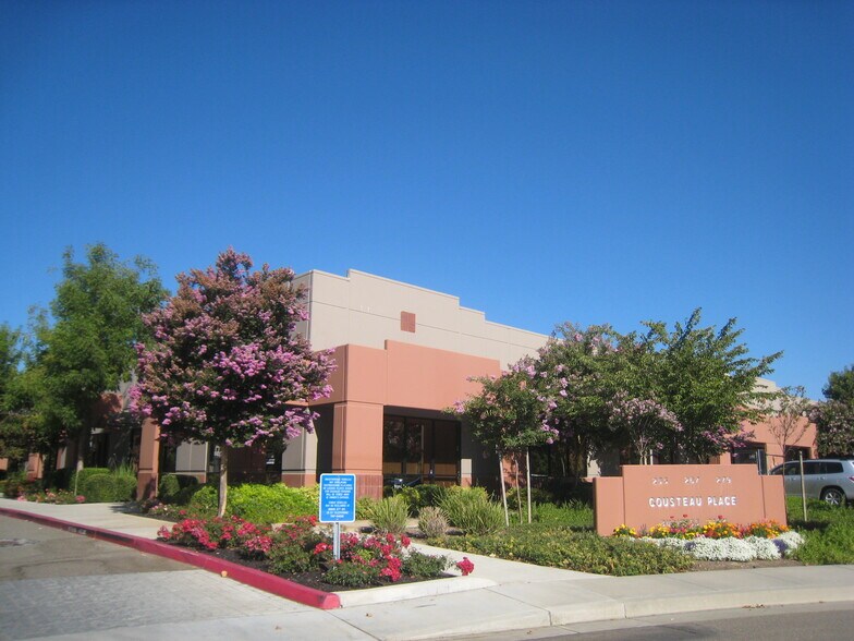 279 Cousteau Pl, Davis, CA à louer - Photo du bâtiment - Image 1 de 19