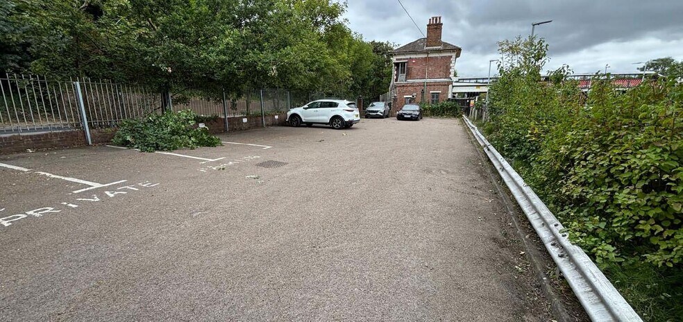 Drummond Dr, Southampton à louer - Photo du bâtiment - Image 2 de 2