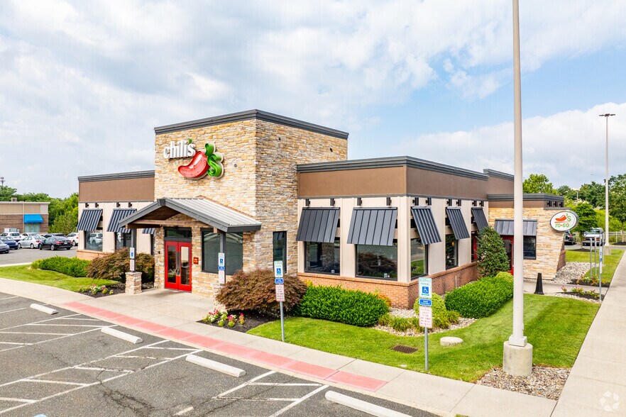 220 Upland Square Dr, Pottstown, PA for sale - Primary Photo - Image 1 of 8