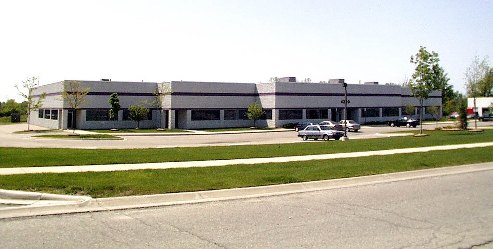 4220 Varsity Dr, Ann Arbor, MI for lease - Building Photo - Image 2 of 12