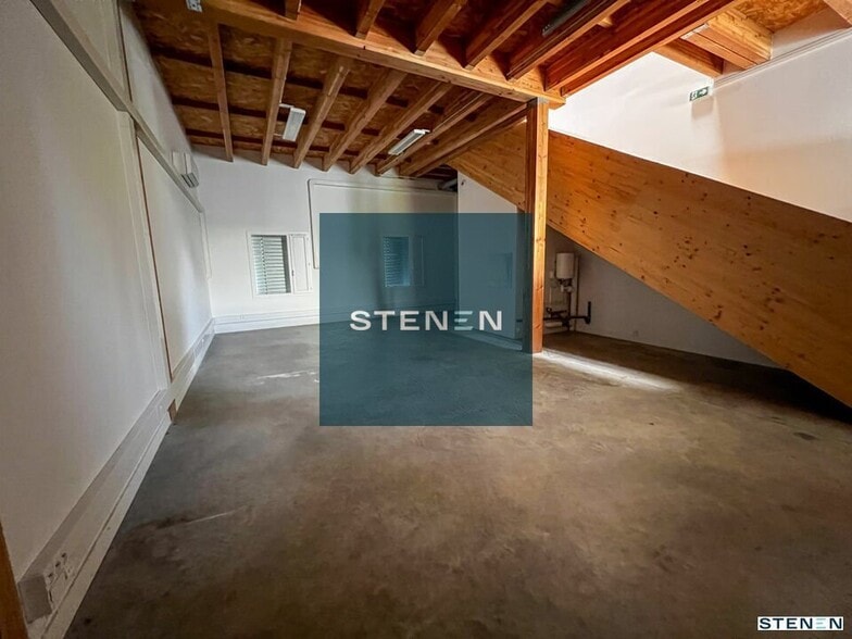 Flex in Avignon for lease - Interior Photo - Image 3 of 5