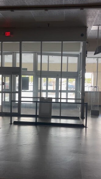 2620-2896 Tamiami Trl, Naples, FL for lease - Commercial Listing Video - Image 2 of 16