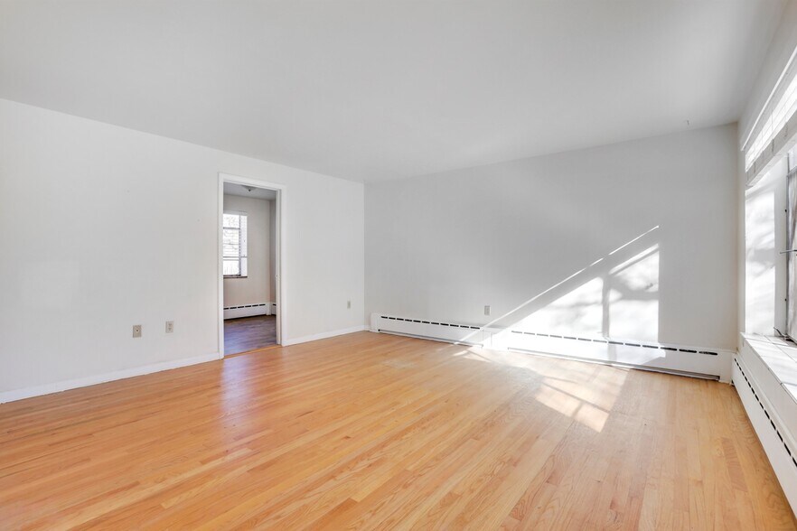 4370 E Montana Pl, Denver, CO à vendre - Photo du bâtiment - Image 2 de 36