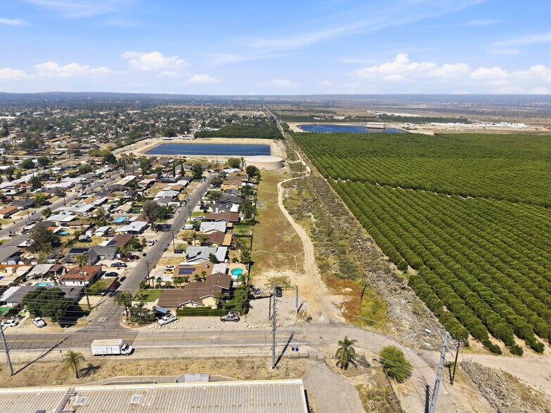 2016 San Bernardino Ave, Mentone, CA à vendre - Aérien - Image 2 de 3