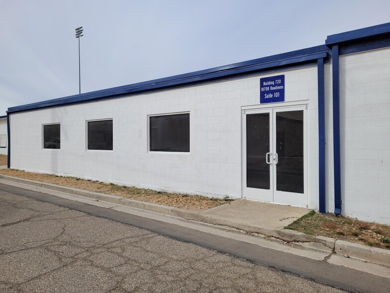 18708 Readiness St, Victorville, CA for lease - Primary Photo - Image 1 of 3