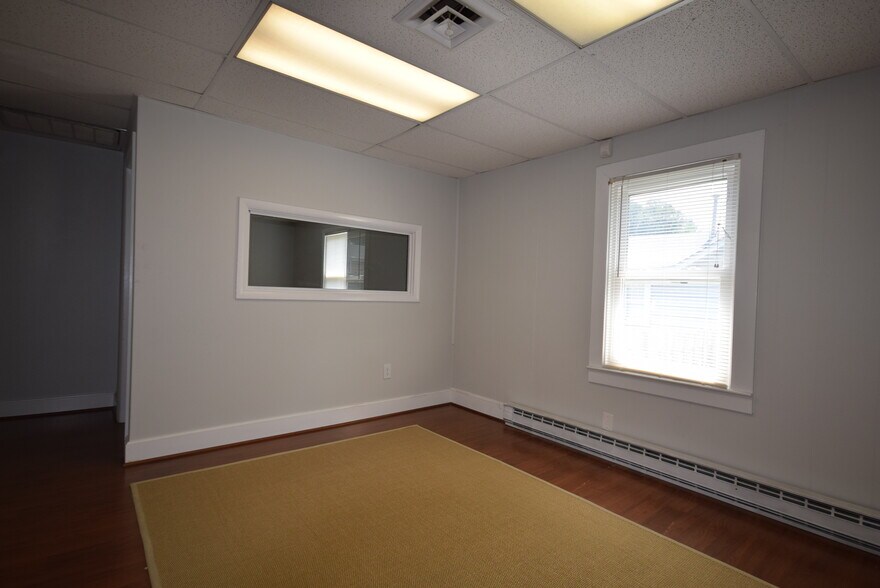 7139 Shreve Rd, Falls Church, VA à louer - Photo du bâtiment - Image 2 de 6
