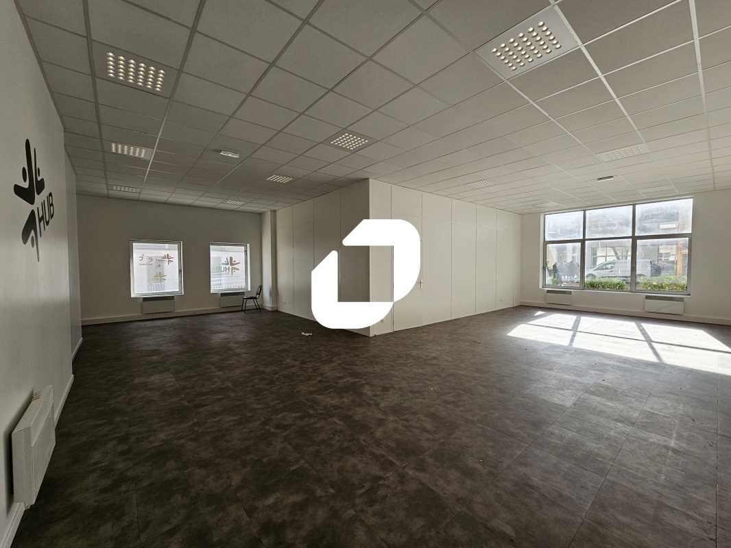 Office in Garges-lès-Gonesse for lease Interior Photo- Image 1 of 39