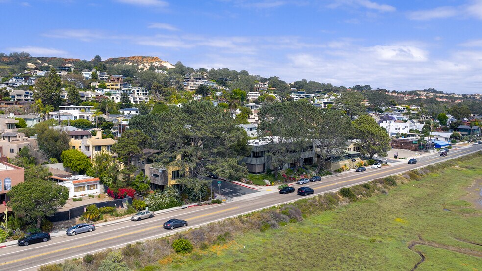 2236 Carmel Valley Rd, Del Mar, CA à vendre - Photo du bâtiment - Image 2 de 7