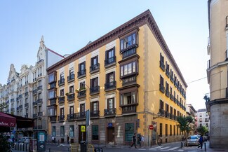 Plus de détails pour Multi-résidentiel à vendre