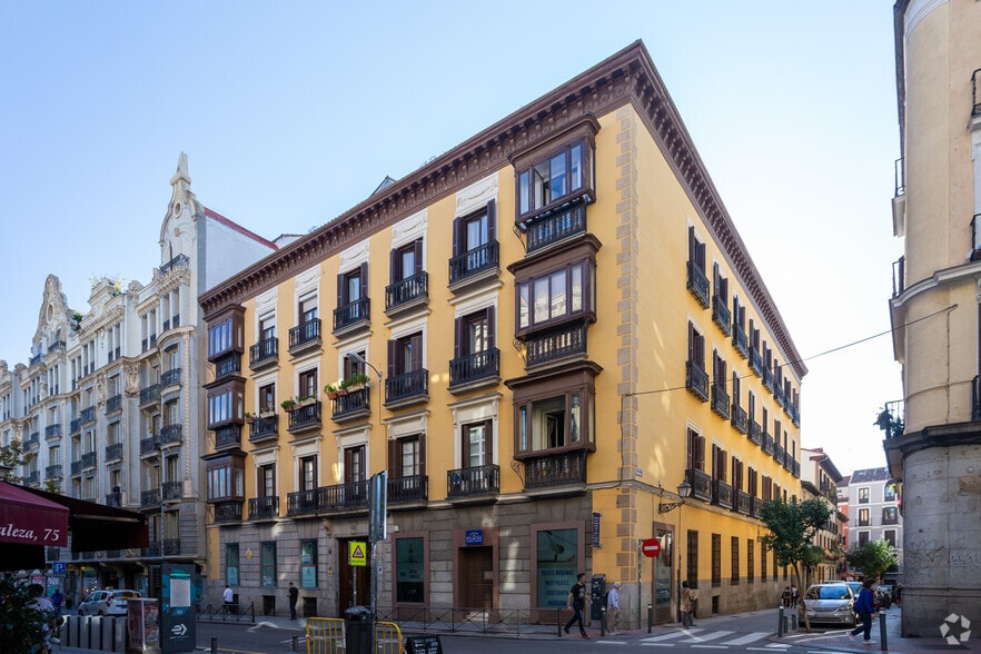 Immeuble residentiel dans Madrid, Madrid à vendre - Photo du bâtiment - Image 1 de 2