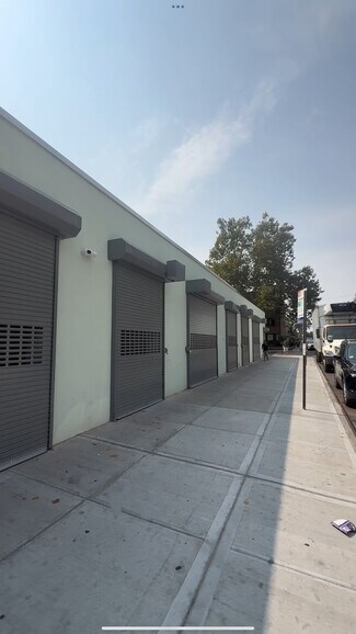 Plus de détails pour 8202 45th Ave, Elmhurst, NY - Commerce de détail à louer