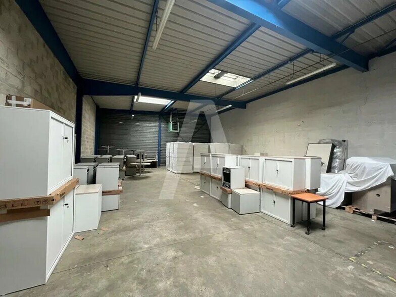 Flex in Ivry-sur-Seine for lease - Interior Photo - Image 3 of 3